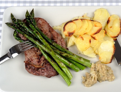 Grillad kalventrecote med melitzanosalsa Grillad kalventrecote med melitzanosalsa